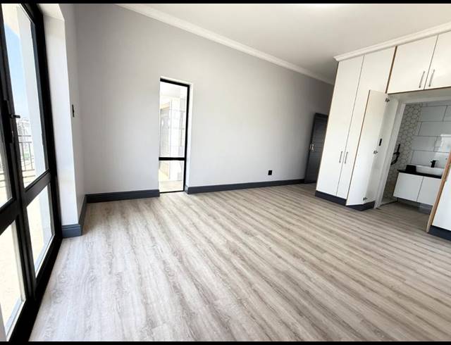 5 BEDROOM HOUSE FOR SALE IN TAFELZICHT